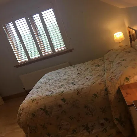 Drumcoura Resort: Lakeside Retreat With Equestrian Center Holiday home *