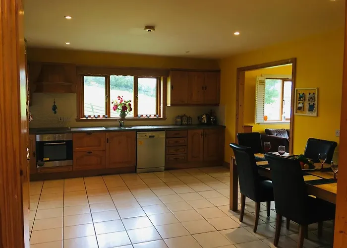 4 Bedrooms With Stunning View Drumcoura Beside Saloon & Equestrian Centre, Lakes & Forest Vakantiehuis Ballinamore